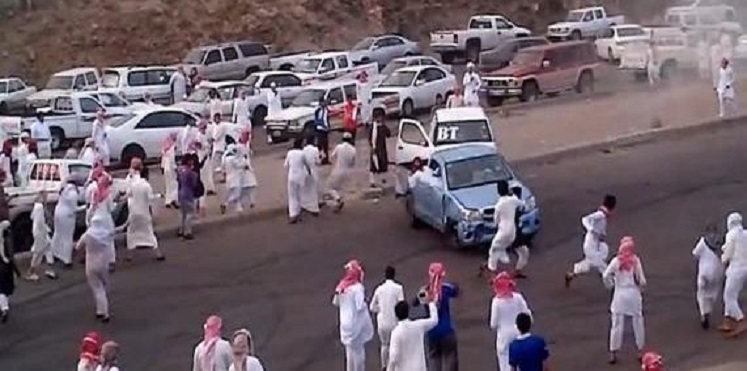 بالفيديو .. لحظة دعس (مفحط) سعودي