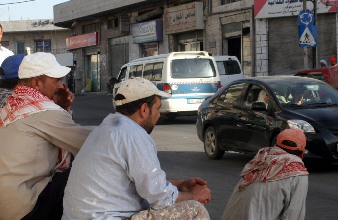 تسفير 961 عاملا مخالفا الشهر الماضي