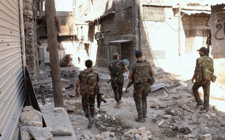 الجيش السوري يقصف حلب بالبراميل المتفجرة