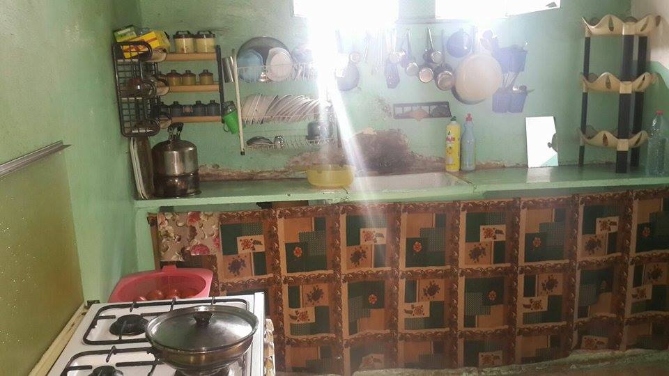 الوحدات.. طفلان وأمهما يعيشون بـ45 دينارا
