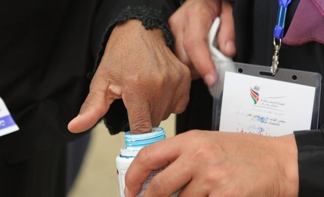 (عين على النساء) : صور بعض
