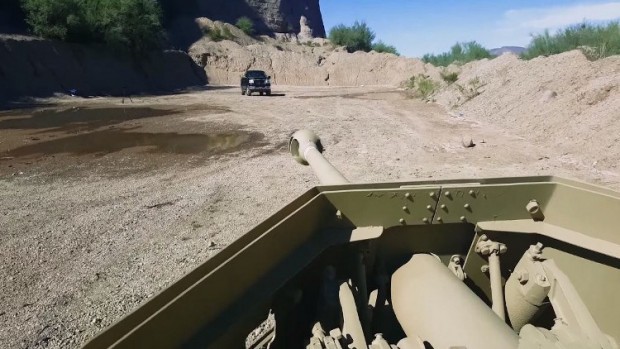 مدفع مضاد للدبابات ضد شاحنة بيك