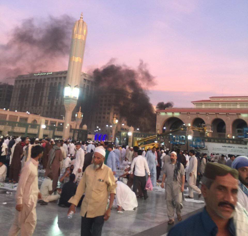 السعودية: قتلى بتفجيرات انتحارية قرب الحرم