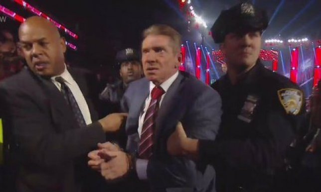فيديو: لحظة اعتقال رئيس الـ WWE