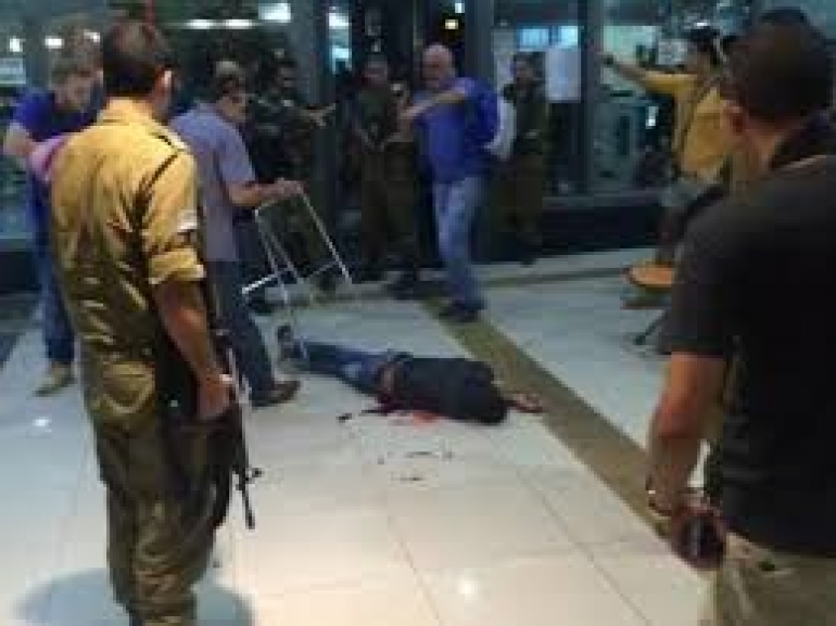 الشاباك: منفذ عملية بئر السبع تواصل