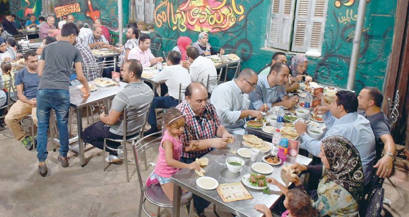 إلزام أصحاب المطاعم بوضع قائمة الأسعار