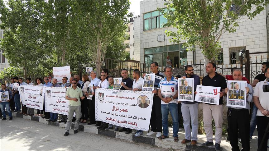 صحفي فلسطيني يضرب عن الطعام رفضا