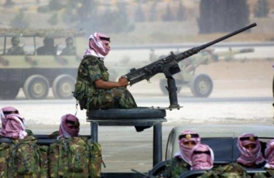 مقتل شخص وإصابة آخر حاولا التسلل