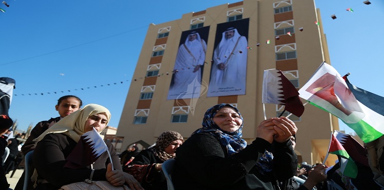 قطر تستخدم (دبلوماسية الشيكات) لدعم حماس