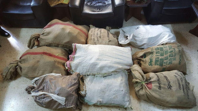 ضبط مركبة محملة بكميات من المخدرات