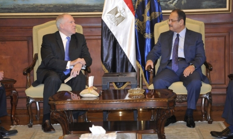 لماذا التقى وزير الداخلية بمدير المخابرات