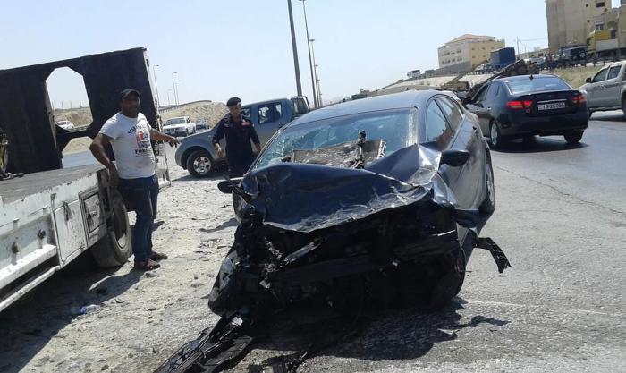 5 إصابات بانقلاب باص في الزرقاء