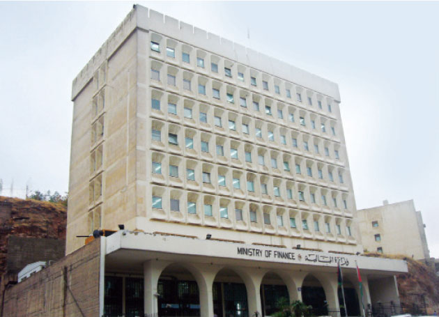 عجز الموازنة ينحسر إلى 317 مليون
