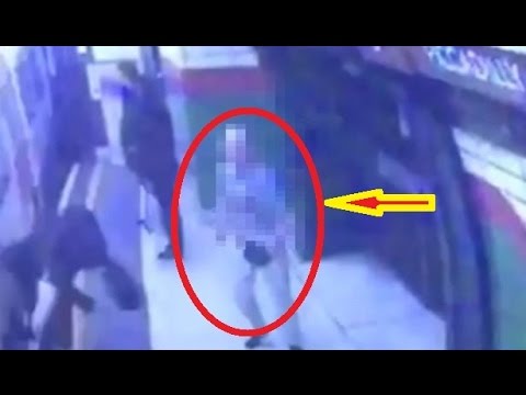 بالفيديو: ثمانيني ياباني يدفع محجبة باتجاه