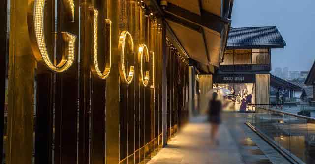 Gucci: الأزياء موحدة للرجال والنساء بدءا