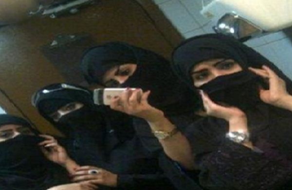كيف ردت السعوديات على هاشتاق.. السعودي