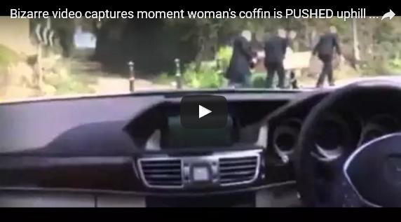 بالفيديو: تعطلت سيارة دفن الموتى فنقلوا