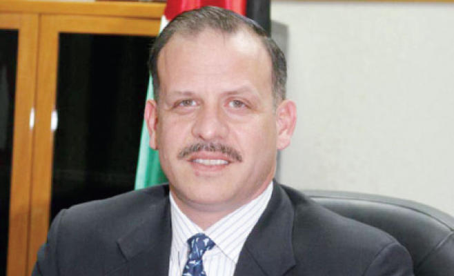 الأمير فيصل يقدم التعازي لأسر شهداء
