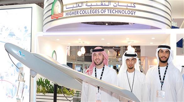 طلاب إماراتيون يبتكرون طائرة برمائية دون