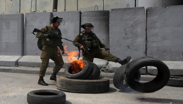 شهيد فلسطيني بمواجهات في مخيم قلنديا