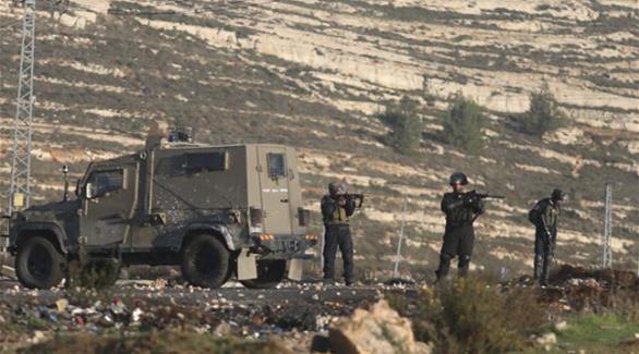 قوات الاحتلال تستهدف المزارعين الفلسطينيين