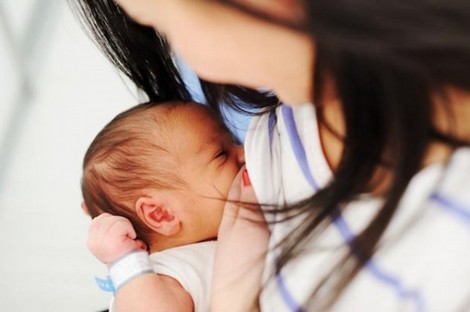 دراسة: الرضاعة الطبيعية تحمي الأمهات من