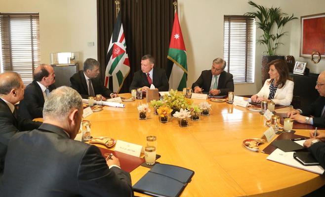 الملك يؤكد أهمية البناء على تجربة