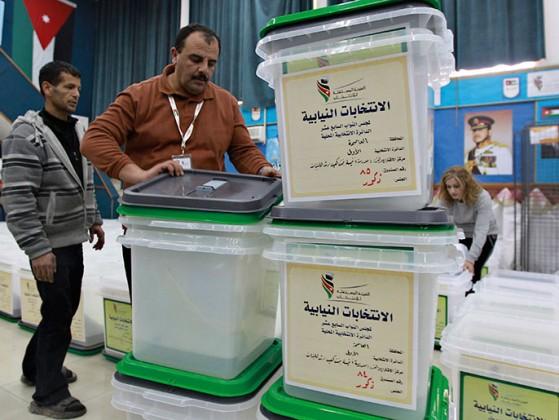 (تفسير القوانين) يبت في 4 أسئلة