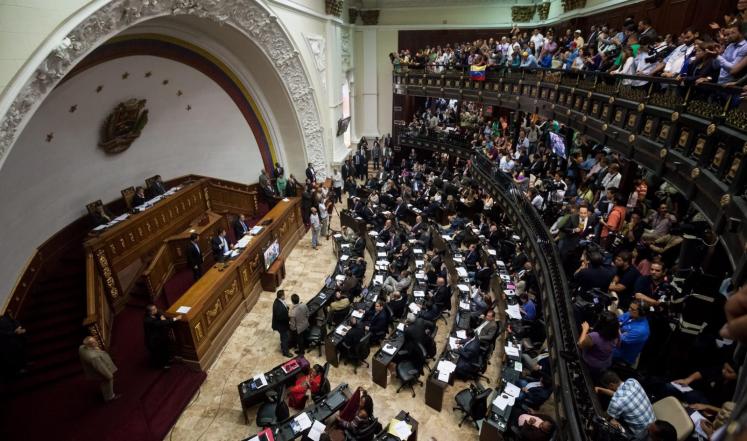 البرلمان الفنزويلي يناقش حالة الطوارئ وسط