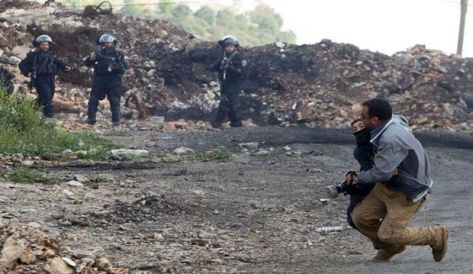 بالفيديو.. شجاعة فلسطيني انقذ طفلا تشعل