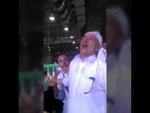 بالفيديو: كفيف يبكي فرحا بعودة بصره