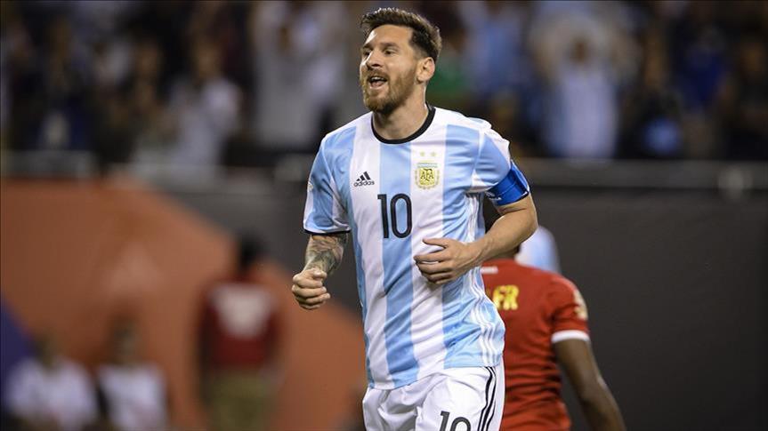 بابا الفاتيكان يرى أن ميسي أفضل