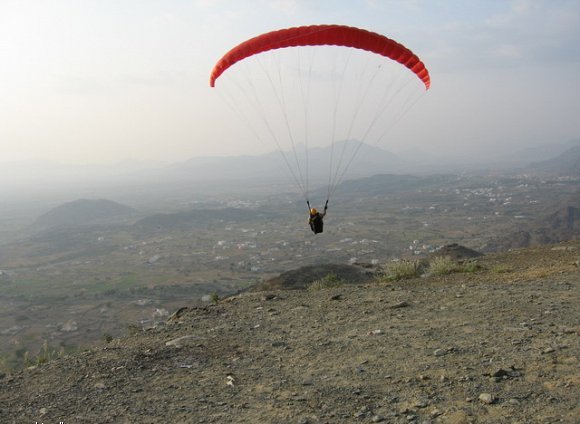 فلسطيني يحاول الانضمام إلى داعش بطائرة