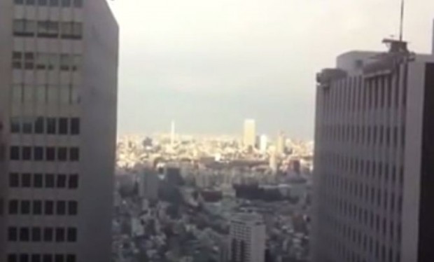 شاهد-أبراج في اليونان تتأرجح بفعل زلزال