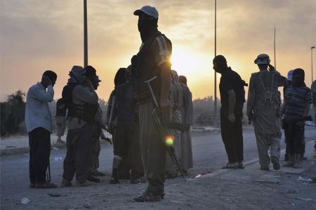 داعش (تستعبد) 3500 شخص في العراق