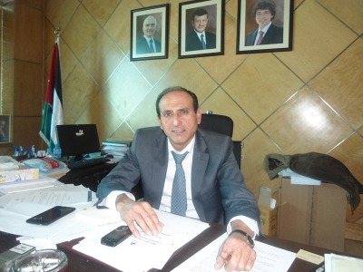 الزبن ينذر ثلاثة موظفين تناولوا (فلافل)