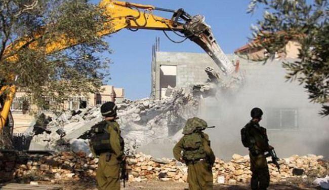 الاحتلال يهدم منازل 3 شهداء فلسطينيين
