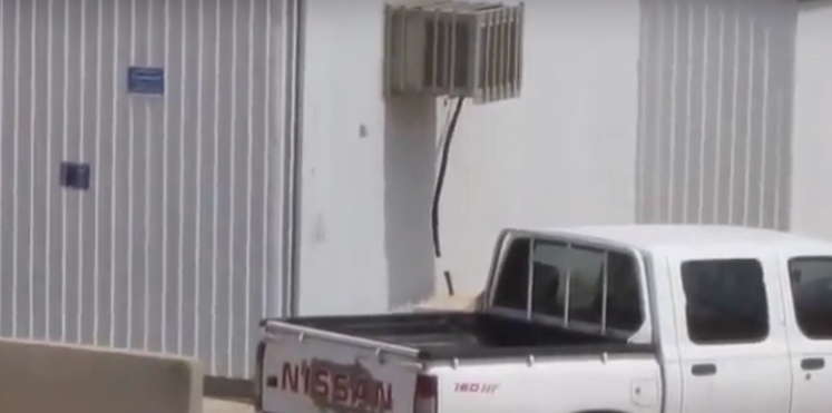 بالفيديو.. القبض على سعودي سرق مكيف