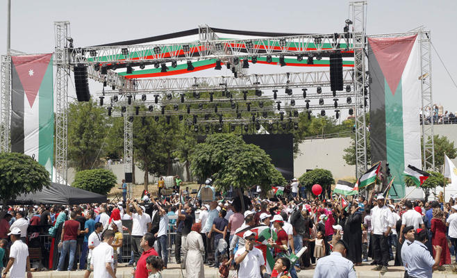 أردنيون يشاركون باحتفالية النهضة في حدائق