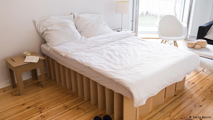 سرير يبتلع النائمين من أجل إنقاذهم