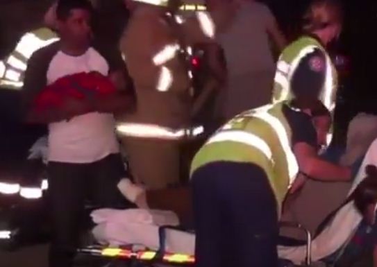 بالفيديو: أسترالية ترمي طفليها من النافذة