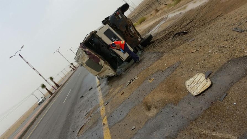 إنقلاب صهريج محمل بمادة (الفيول) على