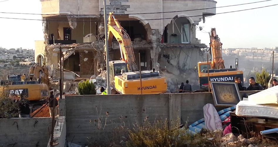 الاحتلال يهدم منزلا فلسطينيا جنوب القدس