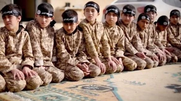 داعش يعدم 12 طفلا في الموصل