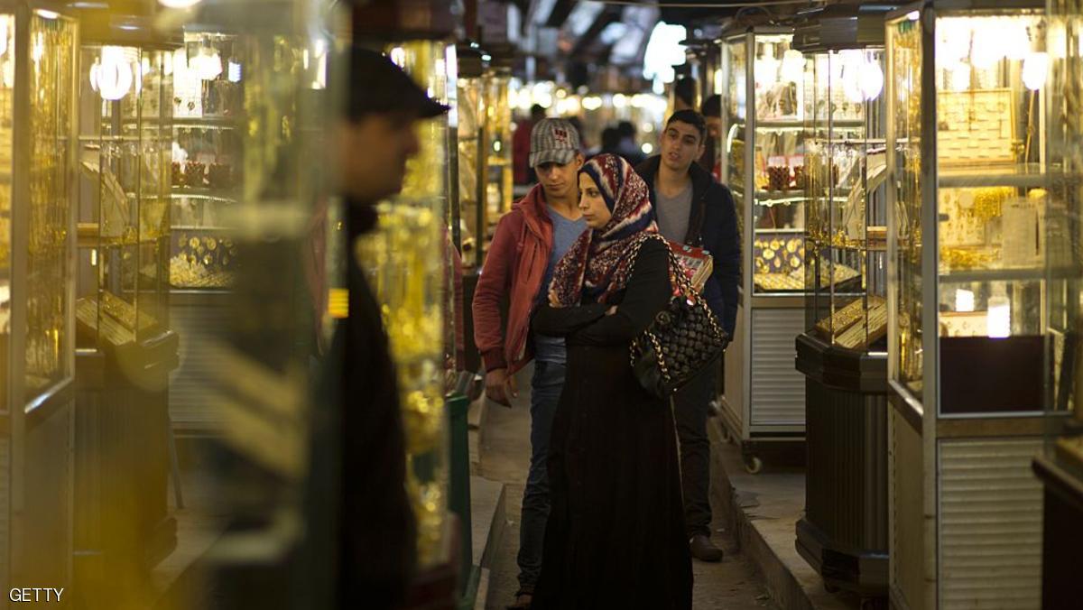 الذهب في أعلى مستوياته خلال شهر