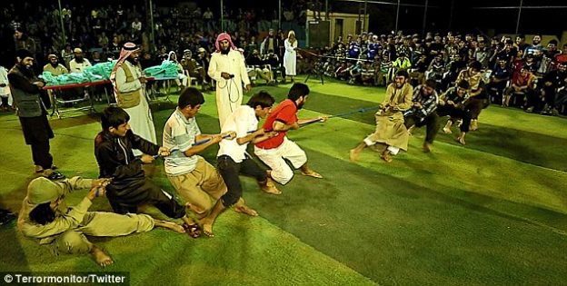 بالصور.. داعش ينظم أولمبياد رياضية خاصة