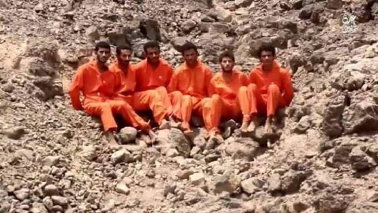 (داعش) يعدم حوثيين في اليمن‬ بقلادة