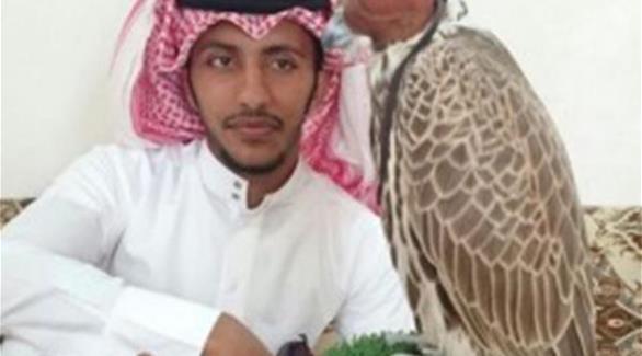 اصطاد صقرا صباحا فباعه مساء بـ