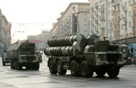 روسيا تسلم أنظمة إس-300 الصاروخية لإيران