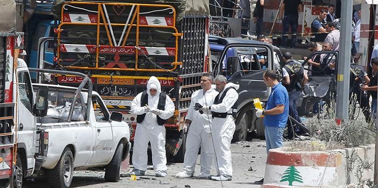 مقتل شخص وإصابة اثنين بانفجار قنبلة